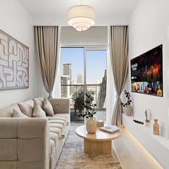 Cozy 2BR w/ Partial Canal View | Business Bay