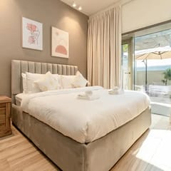 Cozy Studio with Pool & Patio | JVC