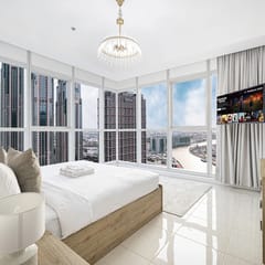 Luxe 1BR with Full Canal View | Walk to the Metro