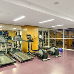 Spacious 1BR w/ Huge Terrace + Pool + Sauna