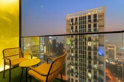 Cozy 1BR in JVC with City Views - Image 5