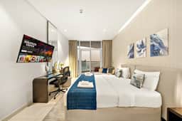 Luxe 1BR with Balcony & Canal View - Image 2