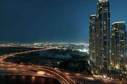 Luxe 1BR with Full Canal View | Walk to the Metro - Image 5