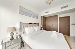 Luxe 2BR w/ Burj Khalifa Views | Near Dubai Mall - Image 5
