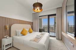 Luxe 4BR w/ Balcony & Panoramic Burj Khalifa Views - Image 2