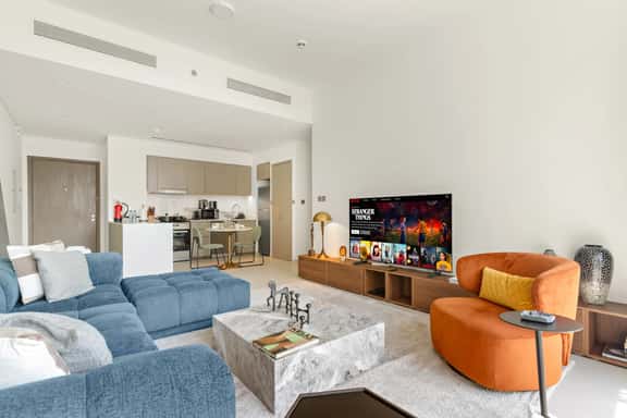 Luxe 1BR in Downtown | Close to Dubai Mall - Image 1