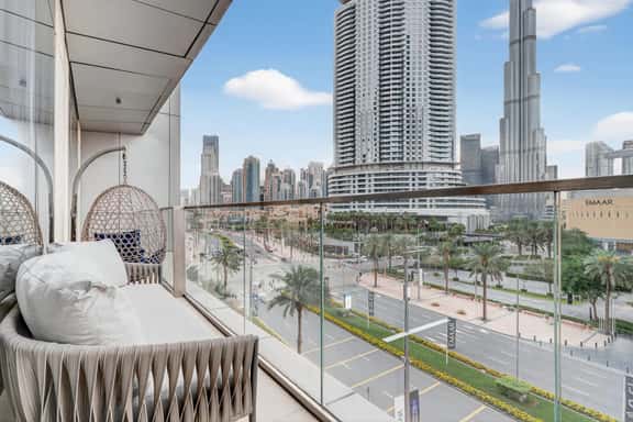 Luxe 1BR in Downtown with Dubai Mall Access - Image 1
