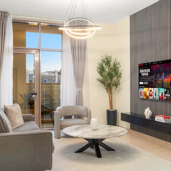 Cozy 2BR w/ Canal View & Partial Burj View | 10mn to Downtown - Image 1