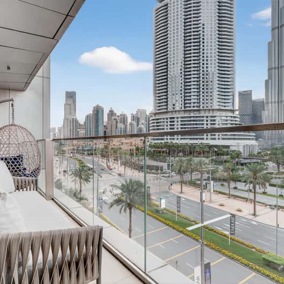 Luxe 1BR in Downtown with Dubai Mall Access - Image 1
