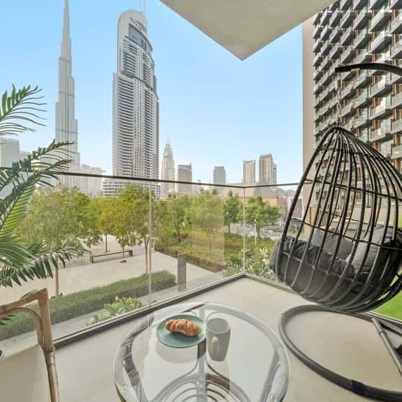 Luxe 2BR w/ Burj Khalifa Views | Near Dubai Mall - Image 1
