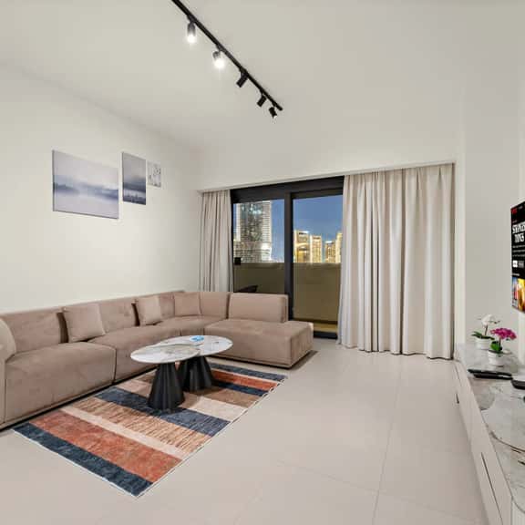 Luxury 4BR w/Burj View | Pool & Gym | Downtown - Image 1