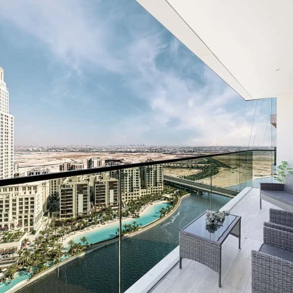 Stunning 2BR with Panoramic Creek Harbour Views - Image 1