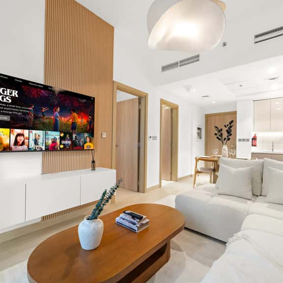 Stylish 1BR with Netflix & Pool Access - Image 1
