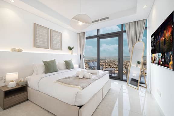3BR w/ Panoramic Infinity Pool & Burj Khalifa View - Image 2