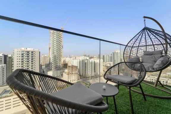 Chic Studio w/ Balcony and Gym at JVC - Image 5