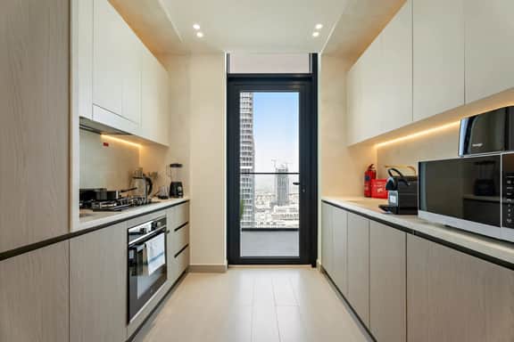 Cozy 1BR in JVC w/ Balcony | Pool & Gym - Image 4