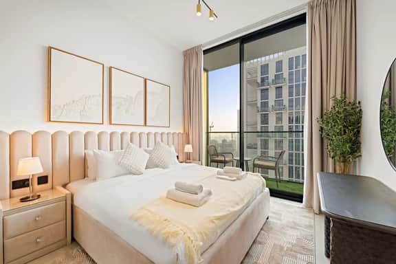 Cozy 1BR in JVC with City Views - Image 2