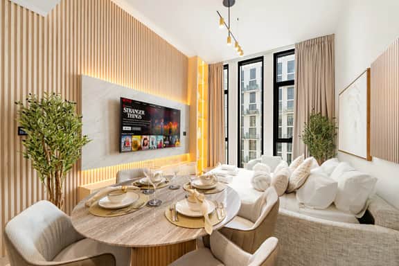 Cozy 1BR in JVC with City Views - Image 4