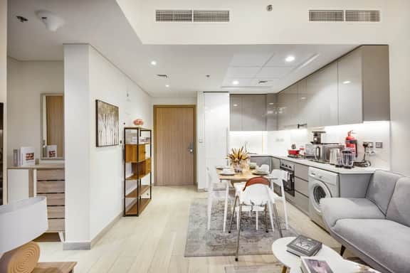 Cozy 1BR w/ Pool & Gym | 15mn to Downtown - Image 3
