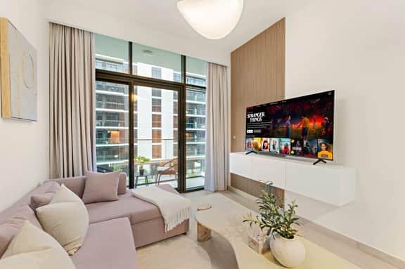 Cozy 1BR w/ Pool View & Balcony | 10mn to Downtown - Image 2