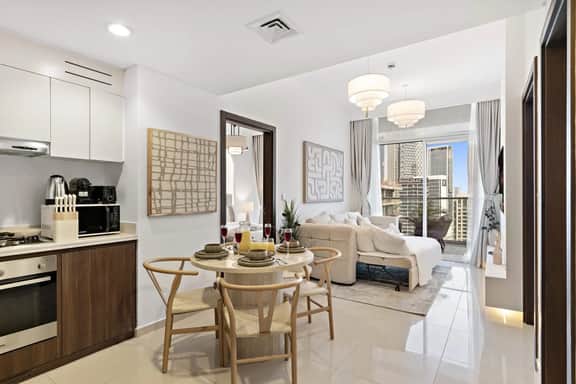 Cozy 2BR w/ Partial Canal View | Business Bay - Image 4
