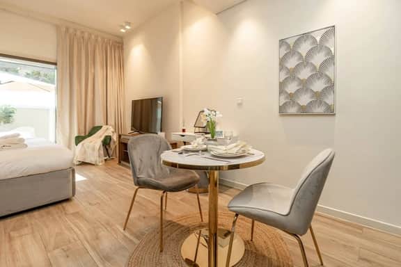 Cozy Studio with Pool & Patio | JVC - Image 2