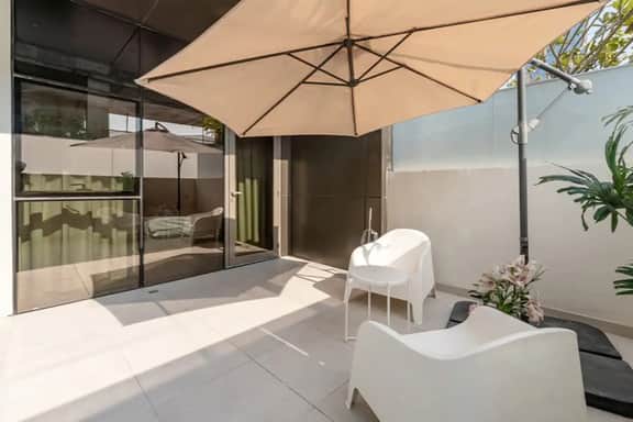 Cozy Studio with Pool & Patio | JVC - Image 5