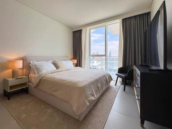 Elegant 1BR w/ Sea View & Direct Beach Access - Image 2