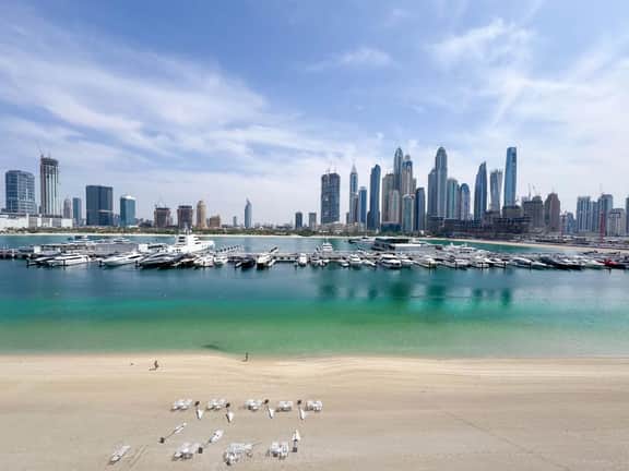 Elegant 1BR w/ Sea View & Direct Beach Access - Image 5