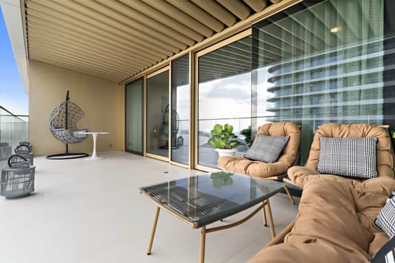 Fendi 1BR with Private Beach & Panoramic Sea View - Image 5