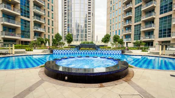 Luxe 1BR in Downtown | Near Dubai Mall - Image 5