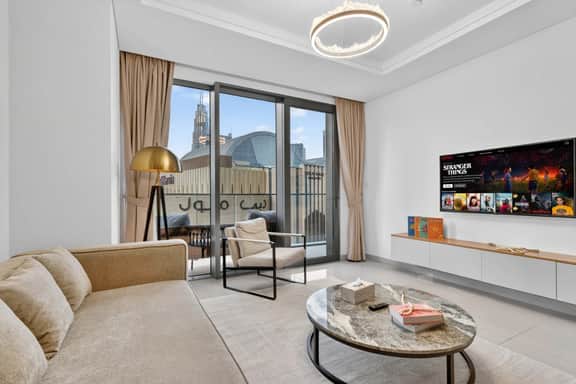 Luxe 1BR in Downtown with Dubai Mall Access - Image 3