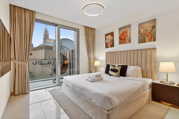 Luxe 1BR in Downtown with Dubai Mall Access - Image 2