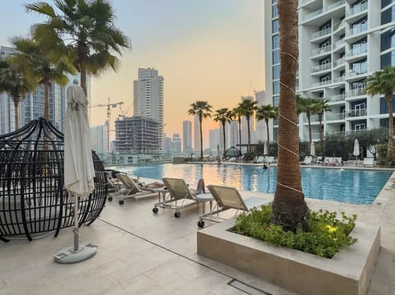 Luxe 1BR with Balcony & Canal View - Image 5
