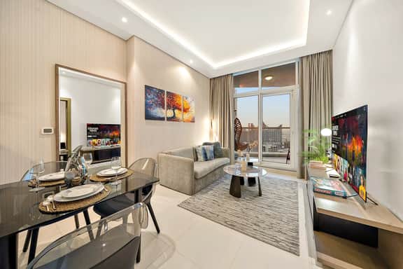 Luxe 1BR with Balcony & Canal View - Image 3