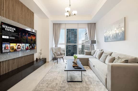 Luxe 1BR with Full Canal View | Walk to the Metro - Image 2