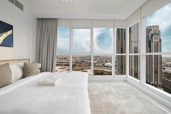 Luxe 1BR with Full Canal View | Walk to the Metro - Image 3