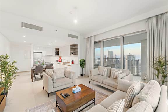Luxe 2BR in Downtown Dubai | Walk to Dubai Mall - Image 3