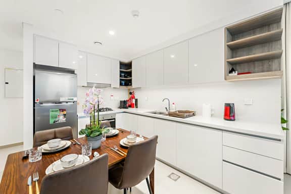 Luxe 2BR in Downtown Dubai | Walk to Dubai Mall - Image 4