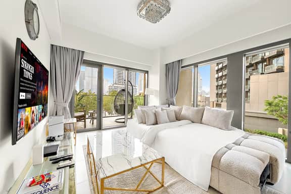 Luxe 2BR w/ Burj Khalifa Views | Near Dubai Mall - Image 4