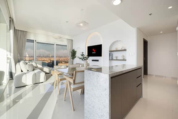 Luxe 4BR | Panoramic Views | Palm | Marina & Burj - Image 4