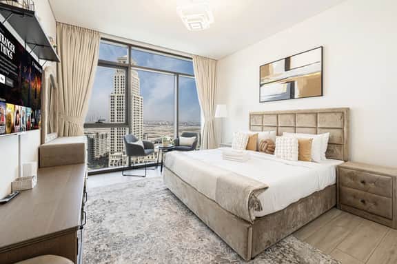 Stunning 2BR with Panoramic Creek Harbour Views - Image 2