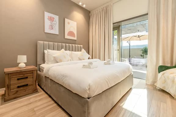 Cozy Studio with Pool & Patio | JVC - Image 1