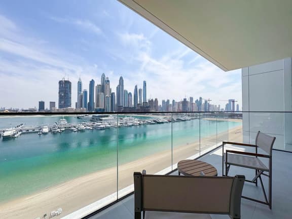 Elegant 1BR w/ Sea View & Direct Beach Access - Image 1