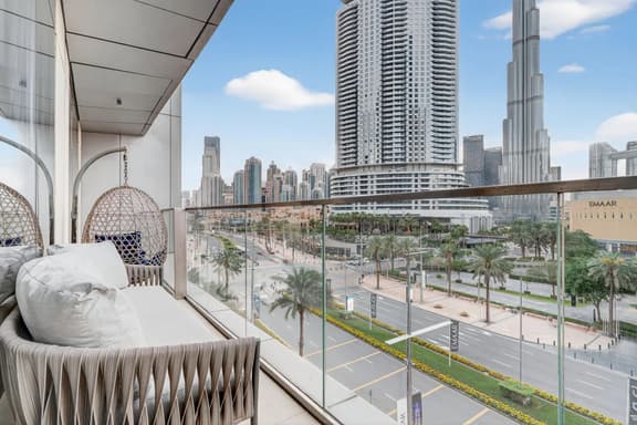 Luxe 1BR in Downtown with Dubai Mall Access - Image 1