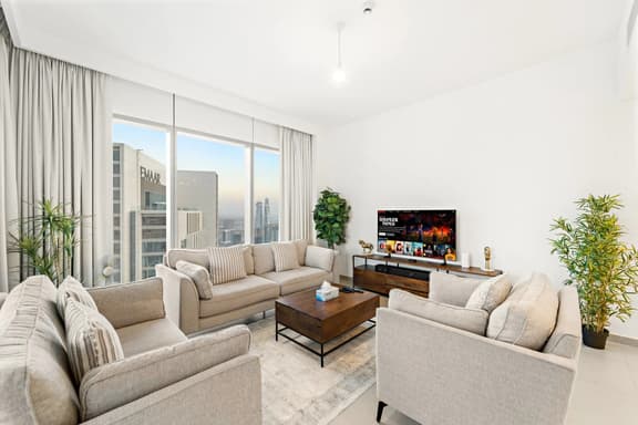 Luxe 2BR in Downtown Dubai | Walk to Dubai Mall - Image 1