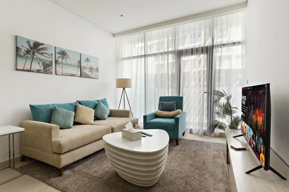 Luxe 2BR in Seven Palm w/ Beach Access & Near Mall - Image 1