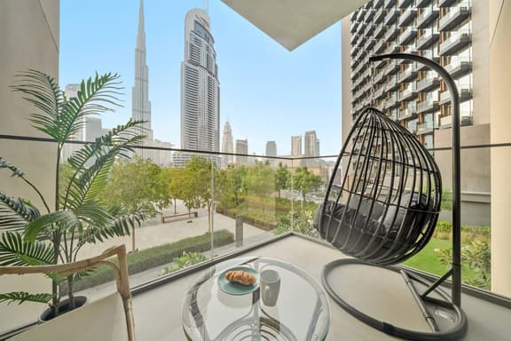 Luxe 2BR w/ Burj Khalifa Views | Near Dubai Mall - Image 1