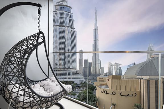Luxury 1BR w/ Full Burj Views | Dubai Mall Access - Image 1