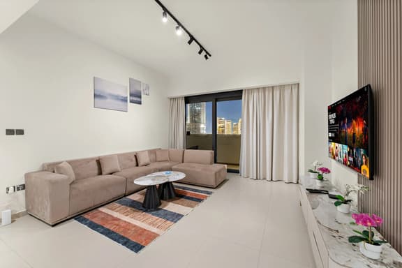 Luxury 4BR w/Burj View | Pool & Gym | Downtown - Image 1